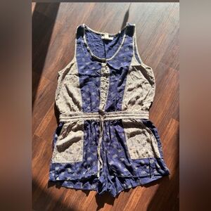 LIFE IN PROGRESS Sleeveless Printed Romper in Navy and Beige SIZE:LARGE.